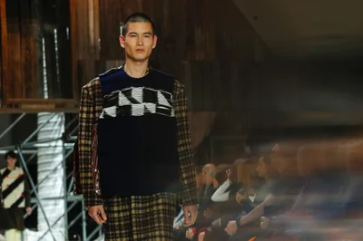 Look 10